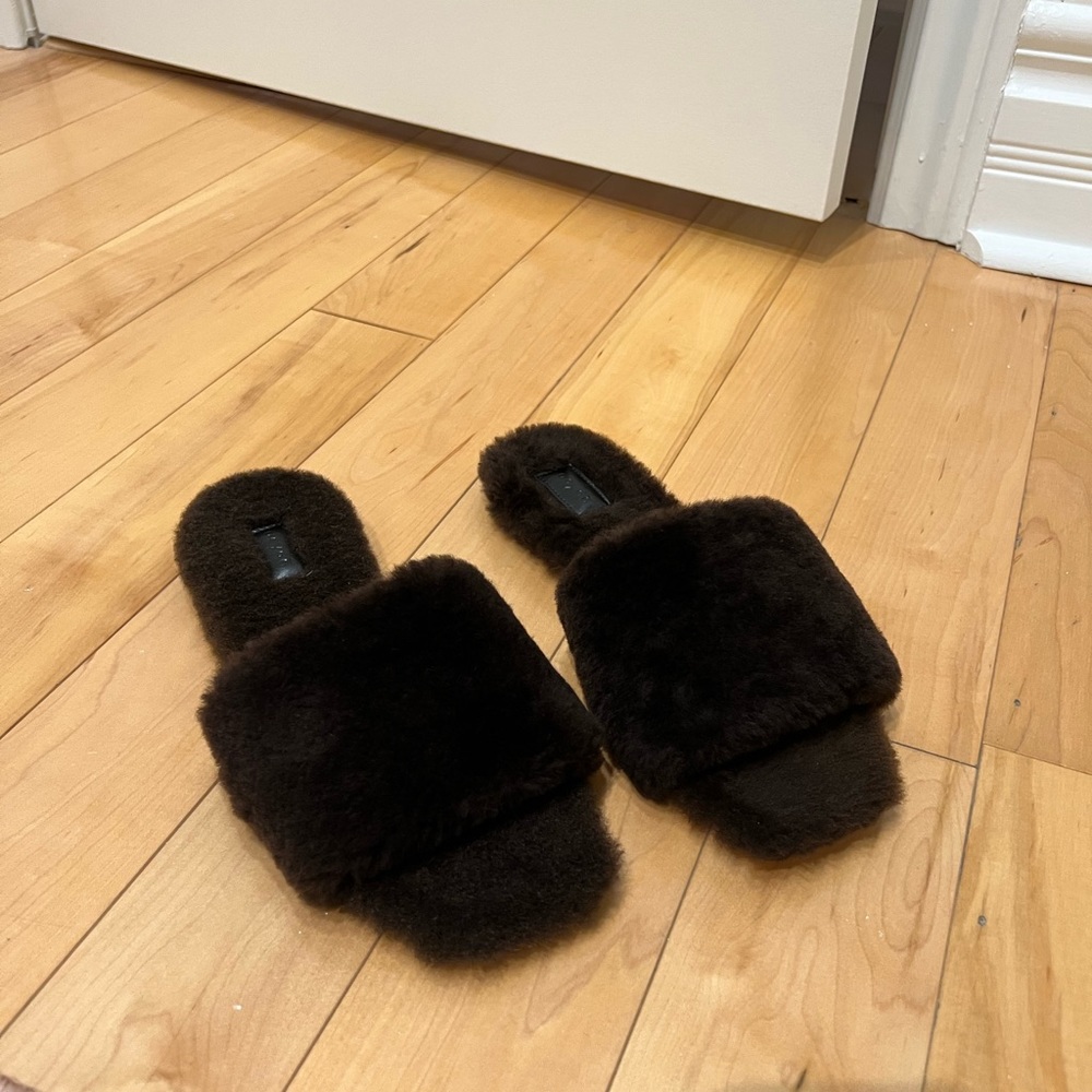 BNIB Aeyde Shearling Slides